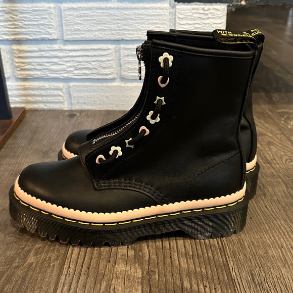 Dr. Martens boots NWOB - Picture 7 of 10